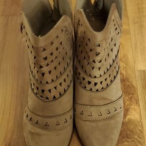 Women's Nature Breeze size 8.5 bootie